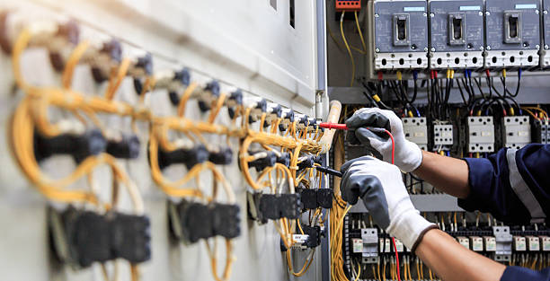 Professional Electrician technician working in Balm, FL